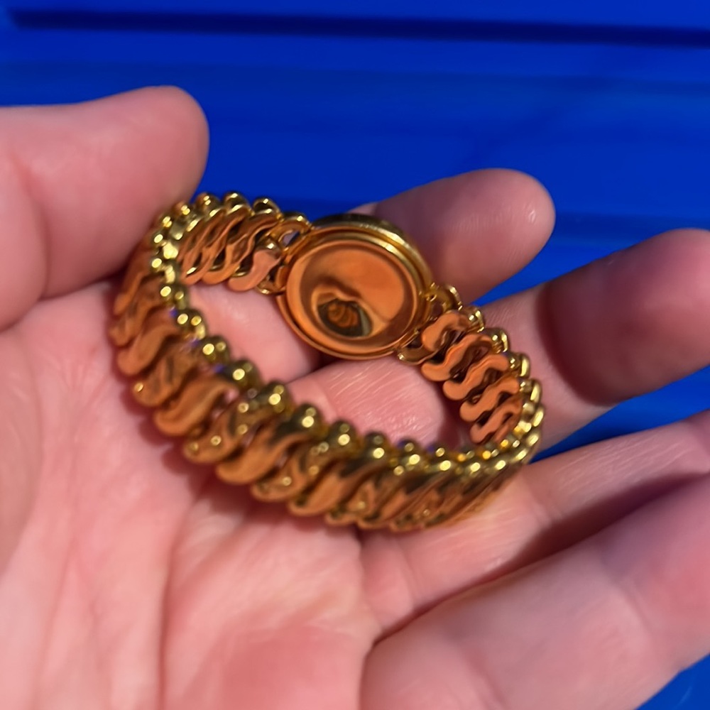 Vintage “American Queen” Pitman & Keel Goldtone & Blue cameo expansion bracelet - Picture 12 of 16